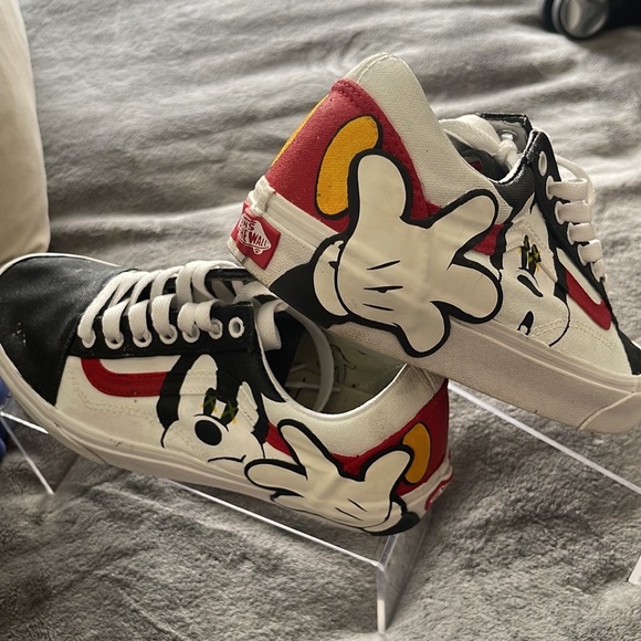 Custom hand painted Mickey Mouse Vans - Picture 1 of 3